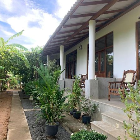 The Dale Mirissa Hotel Exterior photo