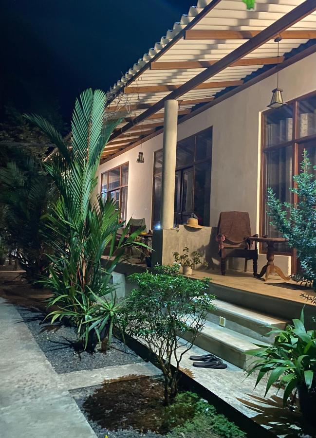 The Dale Mirissa Hotel Exterior photo