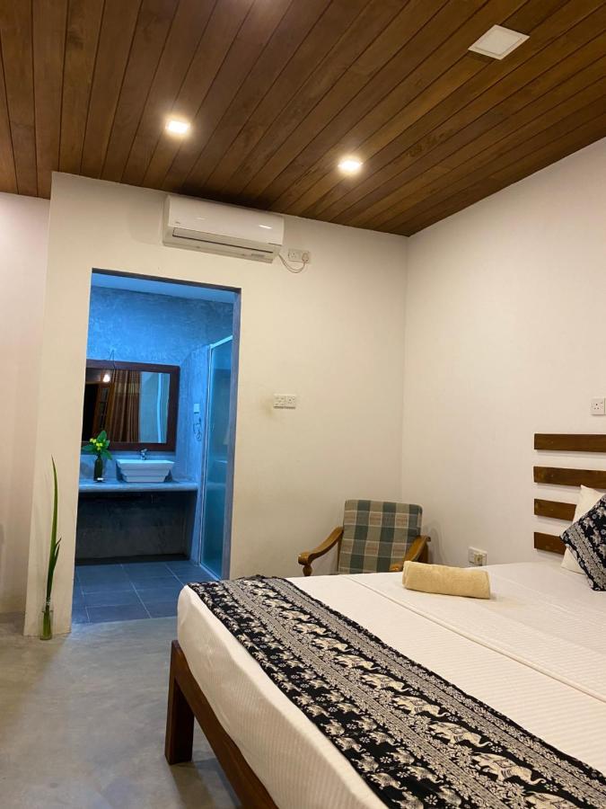 The Dale Mirissa Hotel Exterior photo