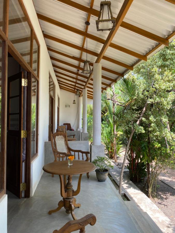 The Dale Mirissa Hotel Exterior photo